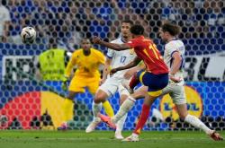 开云体育官方网站-运动员技艺较量！足球比赛精彩回顾！