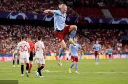 开云体育在线-塞维利亚赛季首胜，士气大振豪夺三分