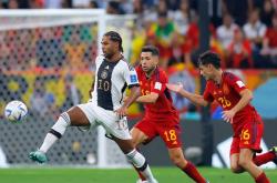 开云平台-关于意大利客场逼平西班牙，小组出线形势良好的信息