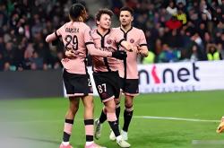 开云体育入口-利物浦小胜晋级，欧冠赛场竞争无比激烈