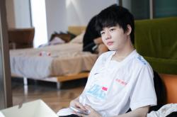 开云平台-HKA翻盘BLG，Crisp关键团战开团秒人峡谷大战小组赛，技惊四座