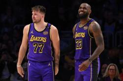 开云体育-湖人队新秀表现抢眼，助球队成功晋级