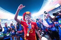 开云体育登录-西班牙体操选手获得亚军，喜极而泣