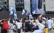 开云体育登录-观众热情欢呼，现场气氛热烈