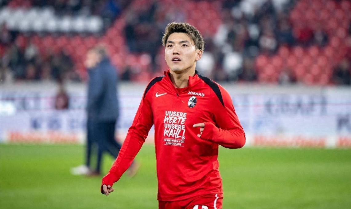 不莱梅后腰重伤，主力前锋取代身上扛球队重任