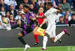 瓦拉多利德大胜人效，提升比分