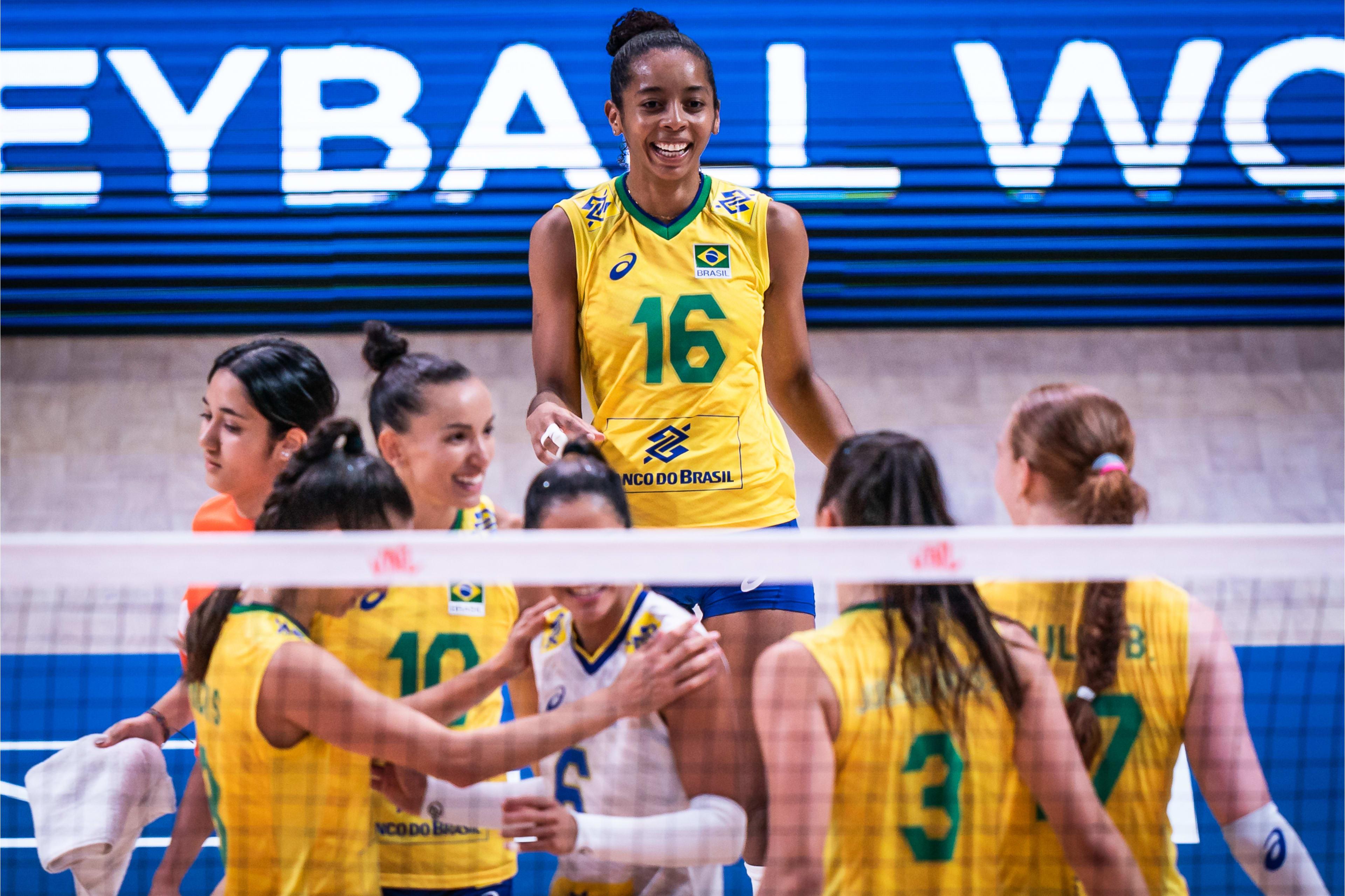 巴西女排队员奋勇拼搏，夺取冠军