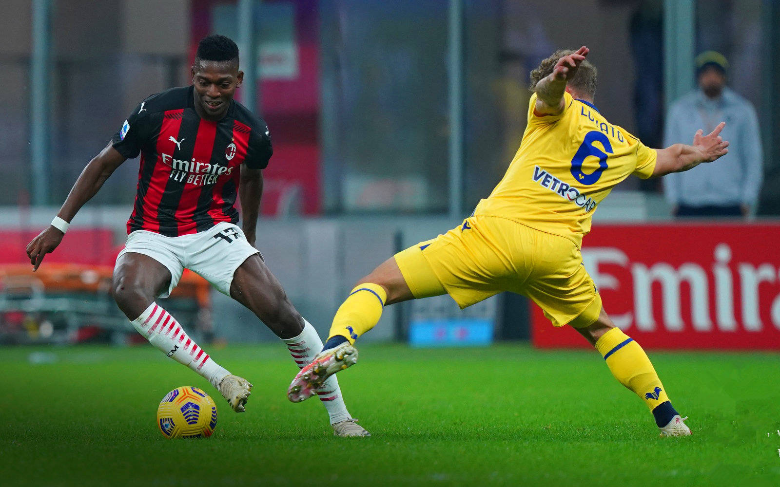 包含卡利亚里遭遇主场失利，保级形势不容乐观的词条