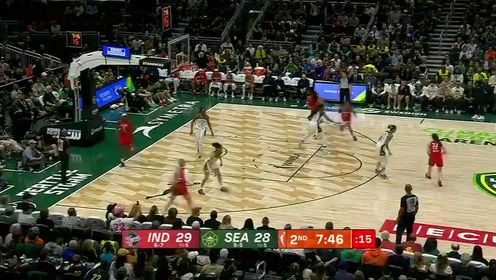 包含格拉德巴赫中场妙传助攻，锁定胜局的词条