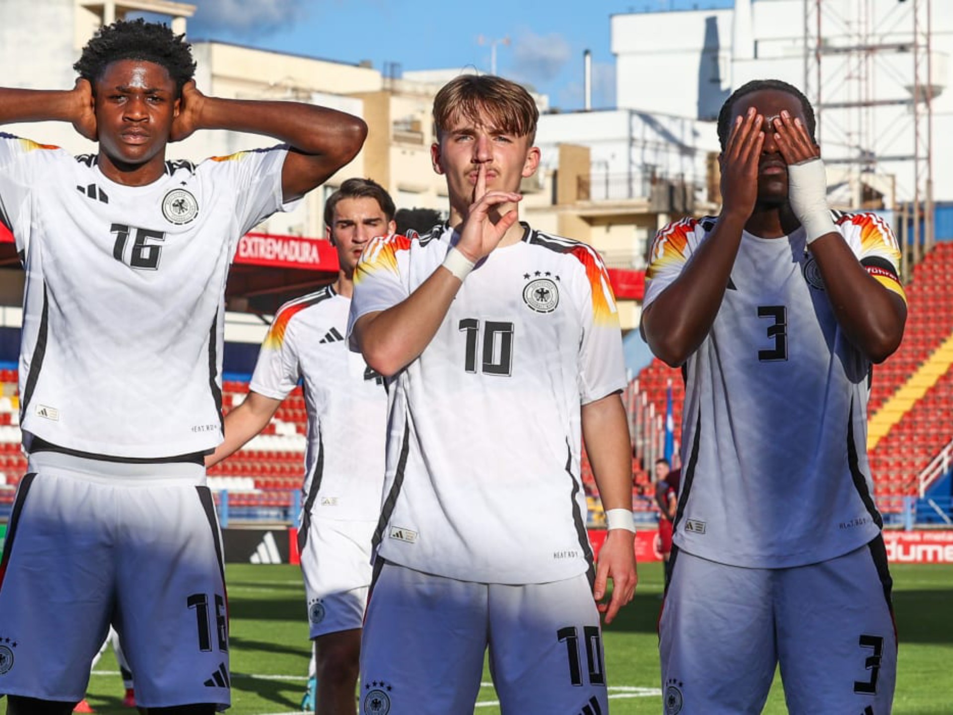 欧预赛比拼激烈，强强对话，胜负难分的简单介绍