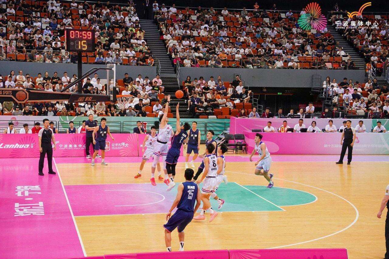 现代篮球比赛备受瞩目,势不可挡 现代篮球比赛备受瞩目,势不可挡