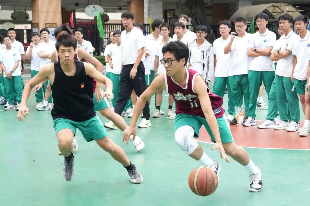 现代篮球比赛备受瞩目,势不可挡 现代篮球比赛备受瞩目,势不可挡