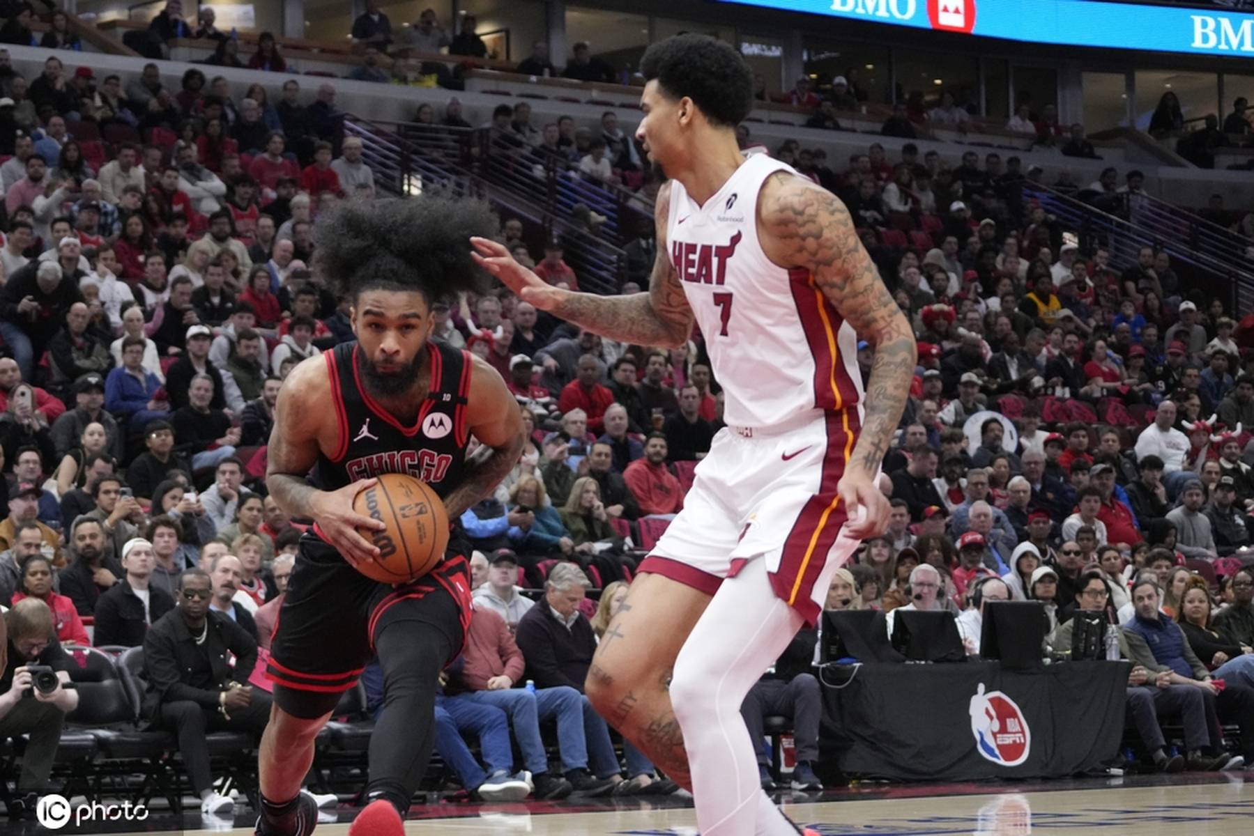 热火击败76人，施罗德独揽锋线打破黑暗的简单介绍