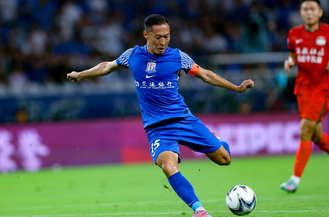 运动员在比赛中表现出色进攻 运动员在比赛中表现出色进攻