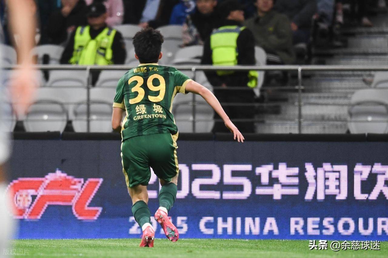 关于浙江绿城队以惊人表现稳居亚冠资格，队伍士气高涨的信息