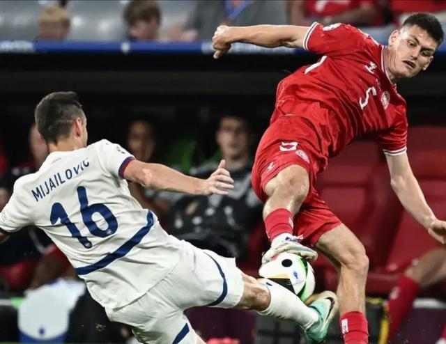 英格兰队闷平美国队,小组排名第一 英格兰队闷平美国队,小组排名第一