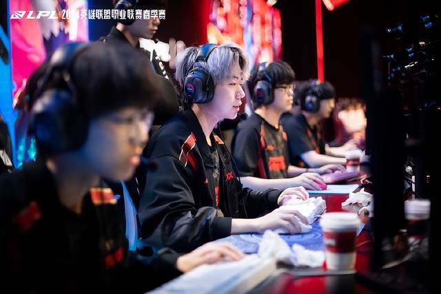 包含JDG横扫FPX,Meiko拿下关键大龙激烈交锋淘汰赛,引爆全场热议的词条 包含JDG横扫FPX,Meiko拿下关键大龙激烈交锋淘汰赛,引爆全场热议的词条