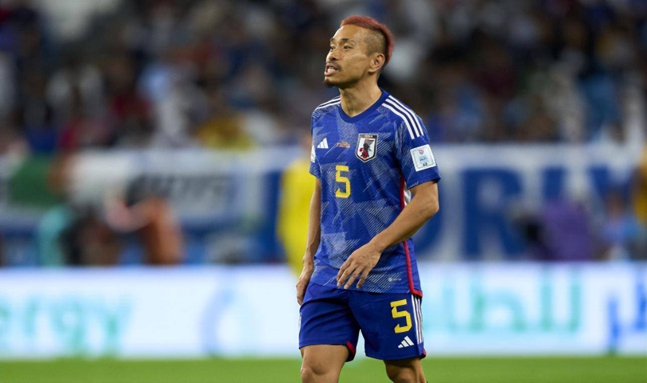 包含PSG轻取NS，Crisp拿下关键大龙峡谷大战八强赛，锁定晋级资格的词条