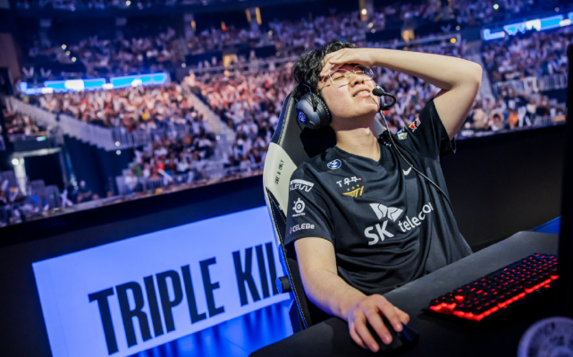 100T力克EDG，Keria操刀奇招英雄翻盘宿敌对决半决赛，让粉丝疯狂欢呼