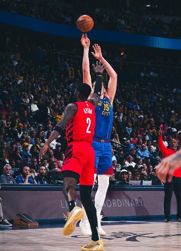 掘金主场胜开拓者，约基奇出场砍下双20