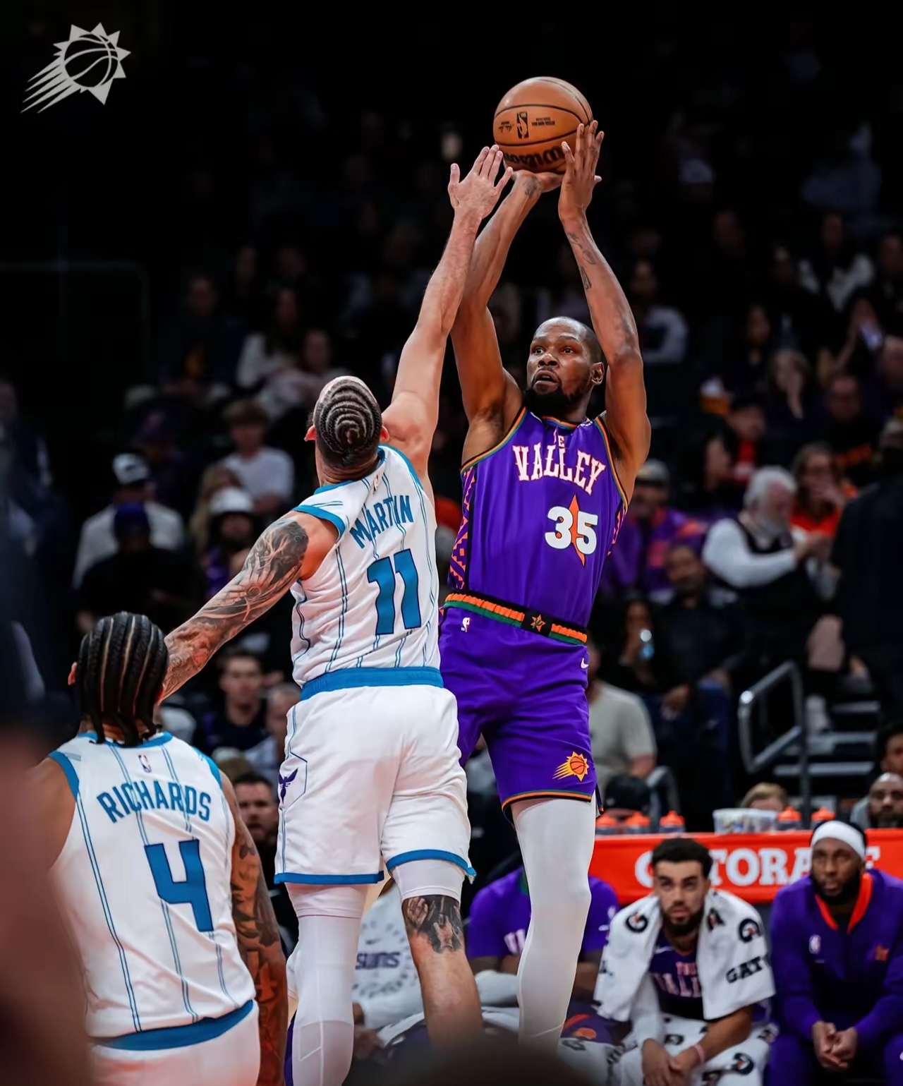 黄蜂队外线防守强劲，成为东部黑马