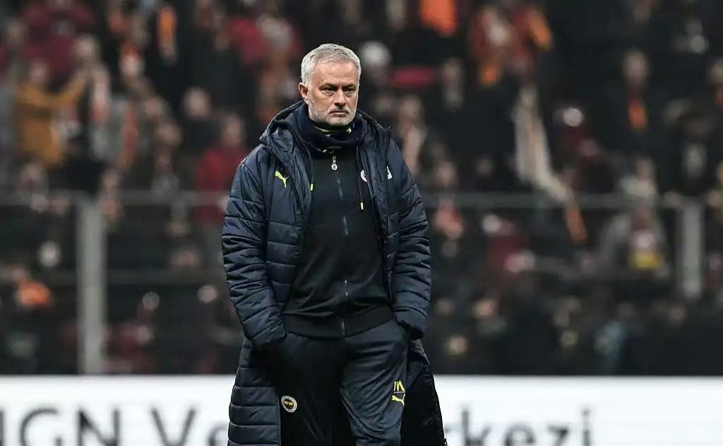 热刺遭逢主场惨败,穆里尼奥面临压力重重 热刺遭逢主场惨败,穆里尼奥面临压力重重