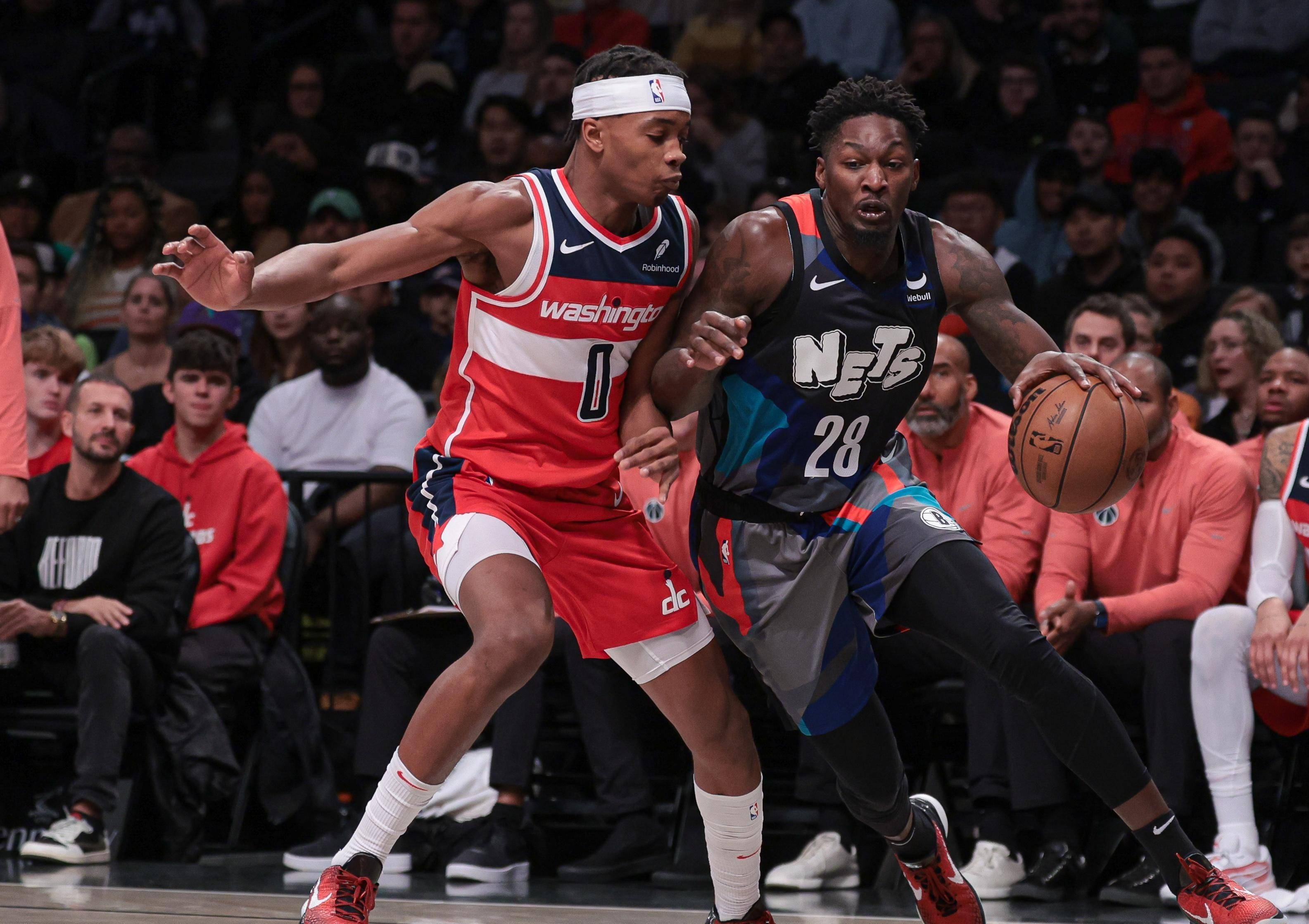 篮网队大胜对手，展现出色团队合作