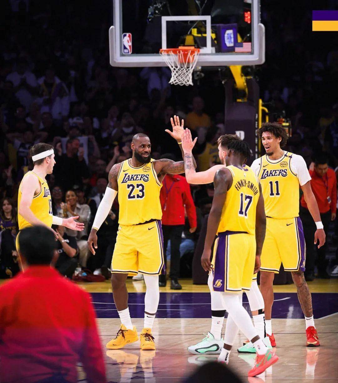 詹姆斯独得38分，率队战胜快船