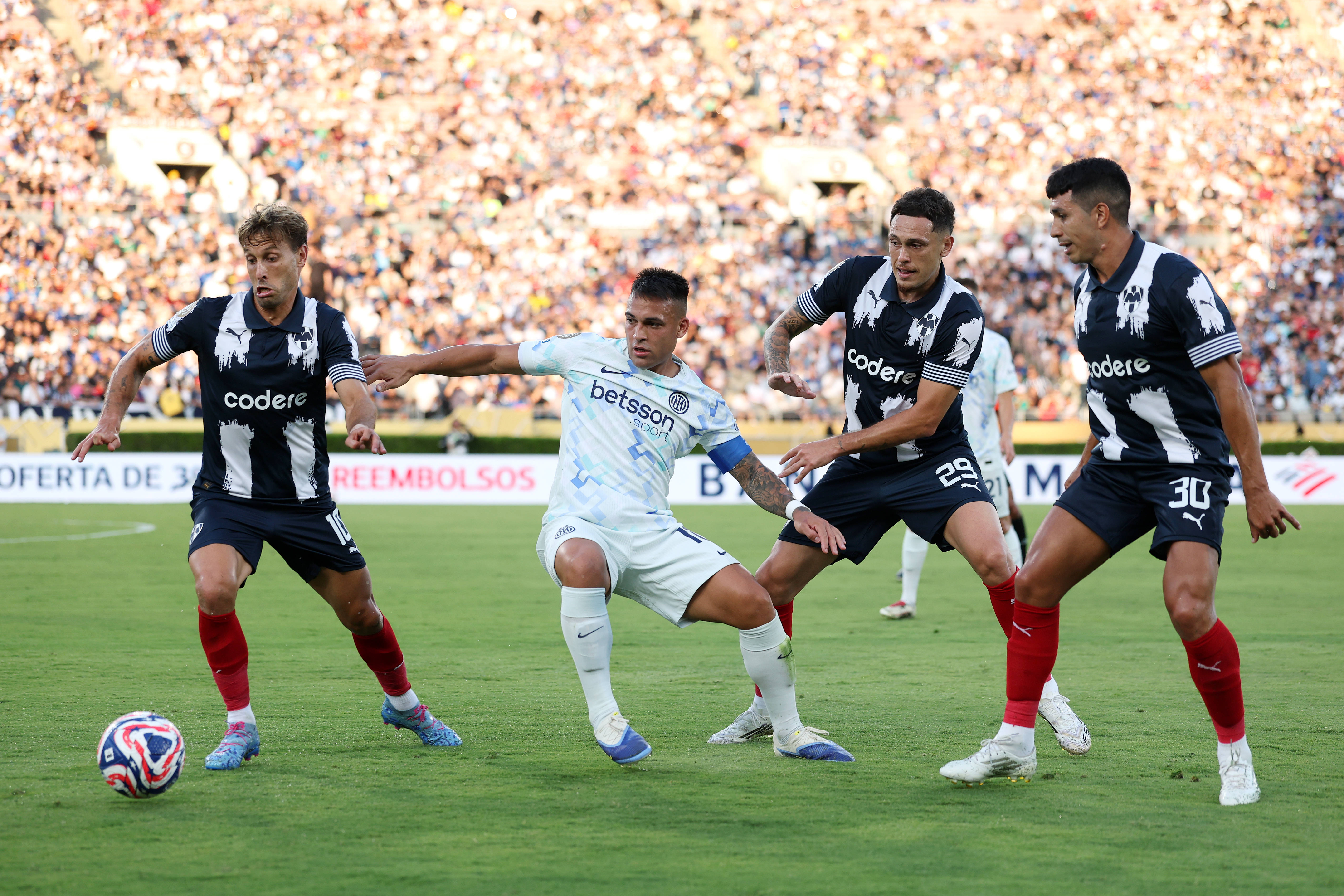 维拉利尔门将扑出关键球,帮助球队保持不败 维拉利尔门将扑出关键球,帮助球队保持不败