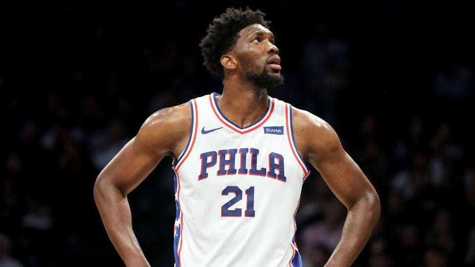 76人遭遇惨败于猛龙,恩比德下场受伤 76人遭遇惨败于猛龙,恩比德下场受伤