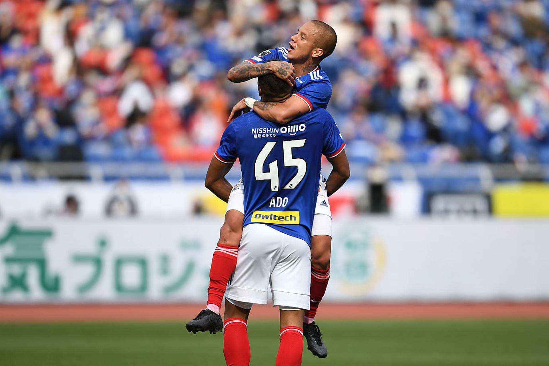 球场上风云突变，一触即发的激战