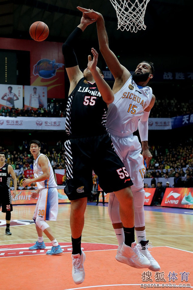 四川主场对抗北京展开激情输赢