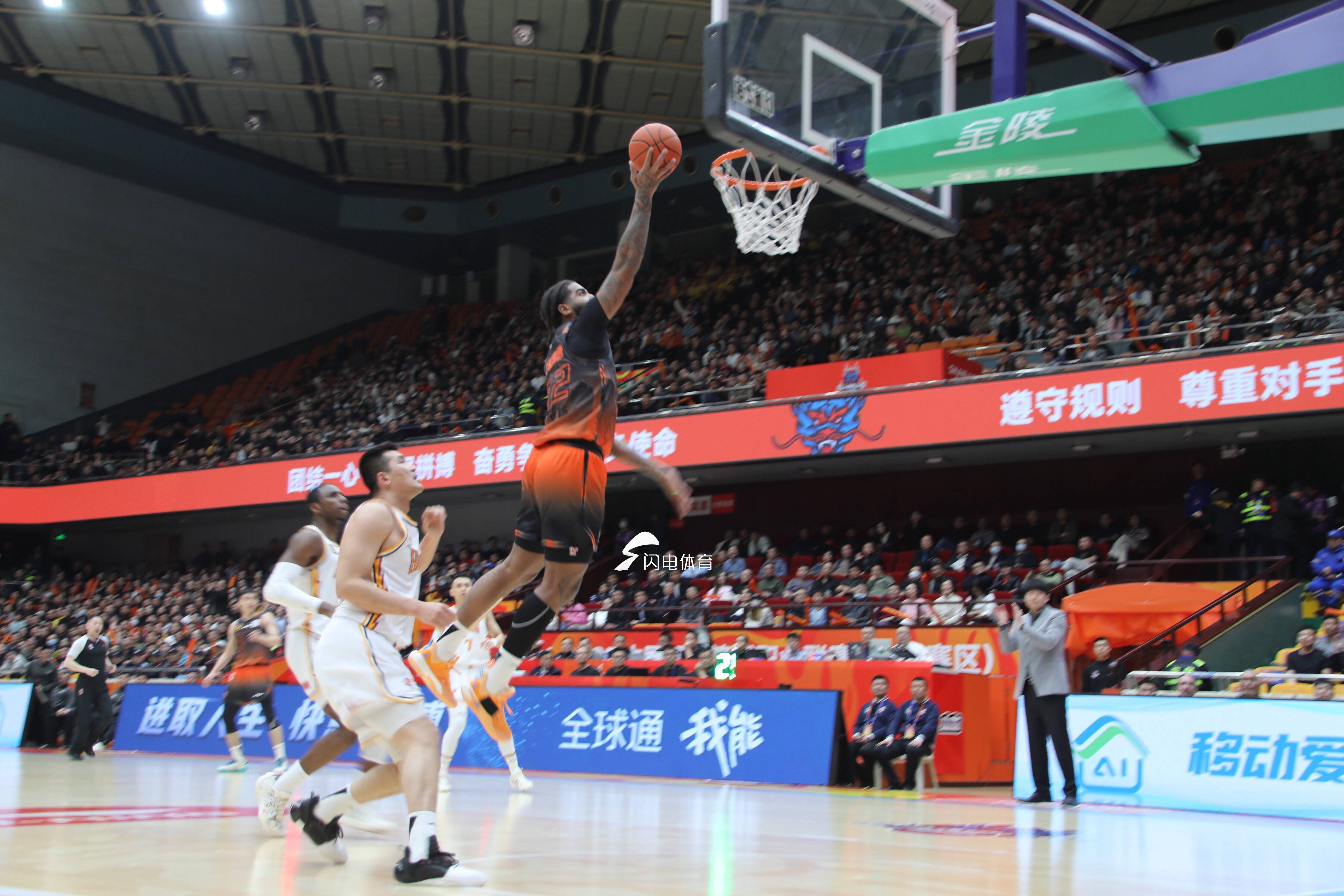 深圳男篮击败四川队,重返胜利赛道 深圳男篮击败四川队,重返胜利赛道
