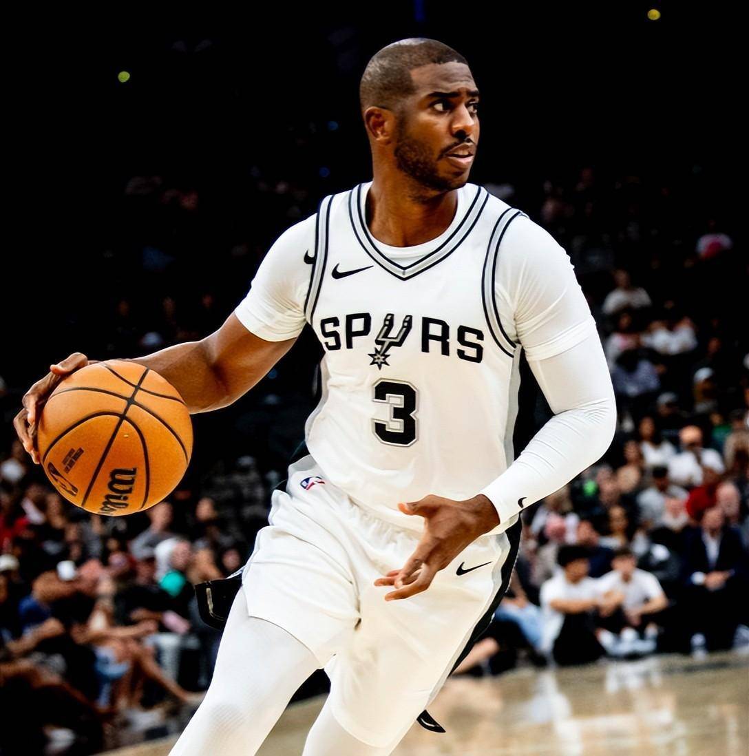 爵士客场逆转马刺,取得重要胜利 爵士客场逆转马刺,取得重要胜利