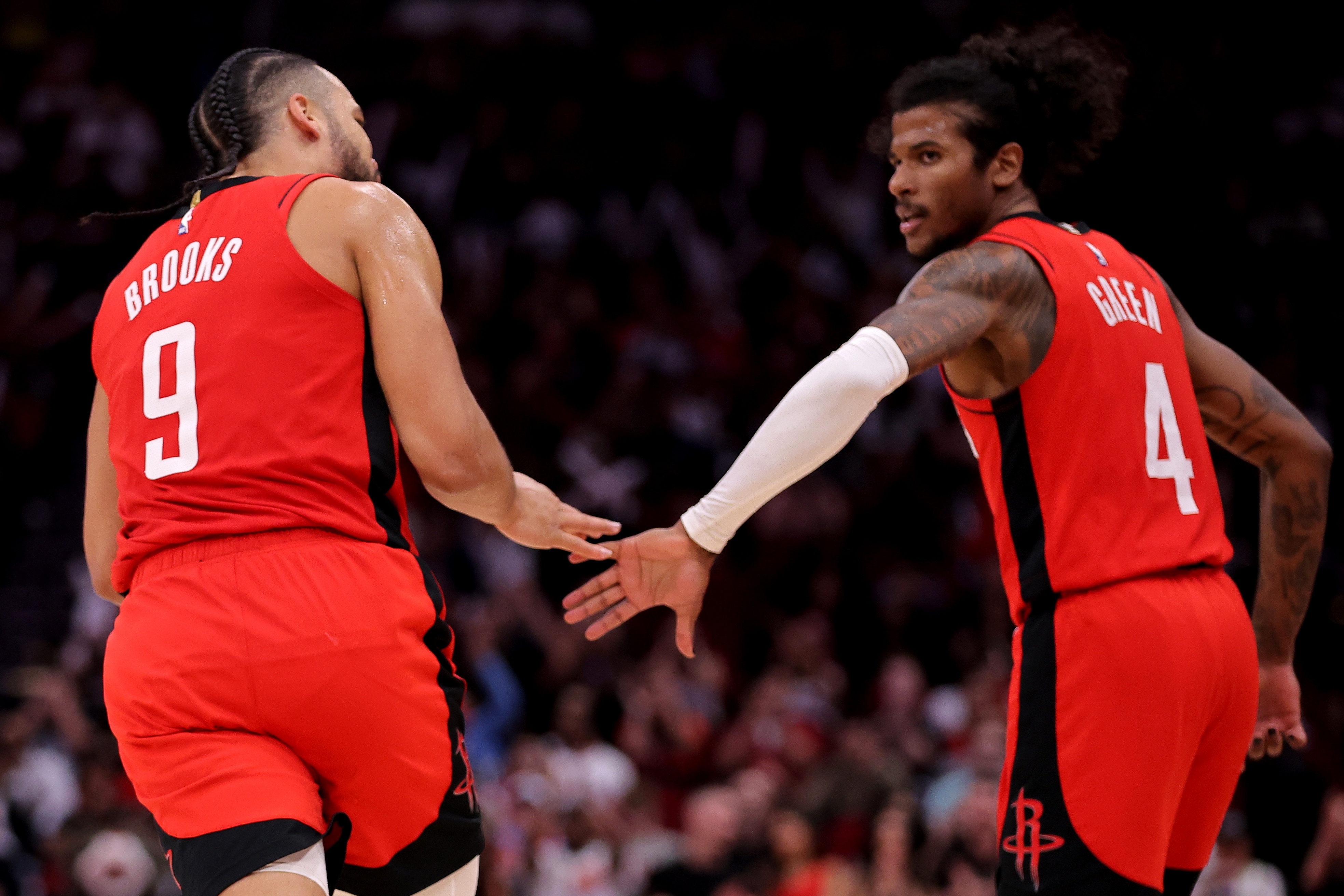 76人连胜止于篮网,收获关键胜利 76人连胜止于篮网,收获关键胜利