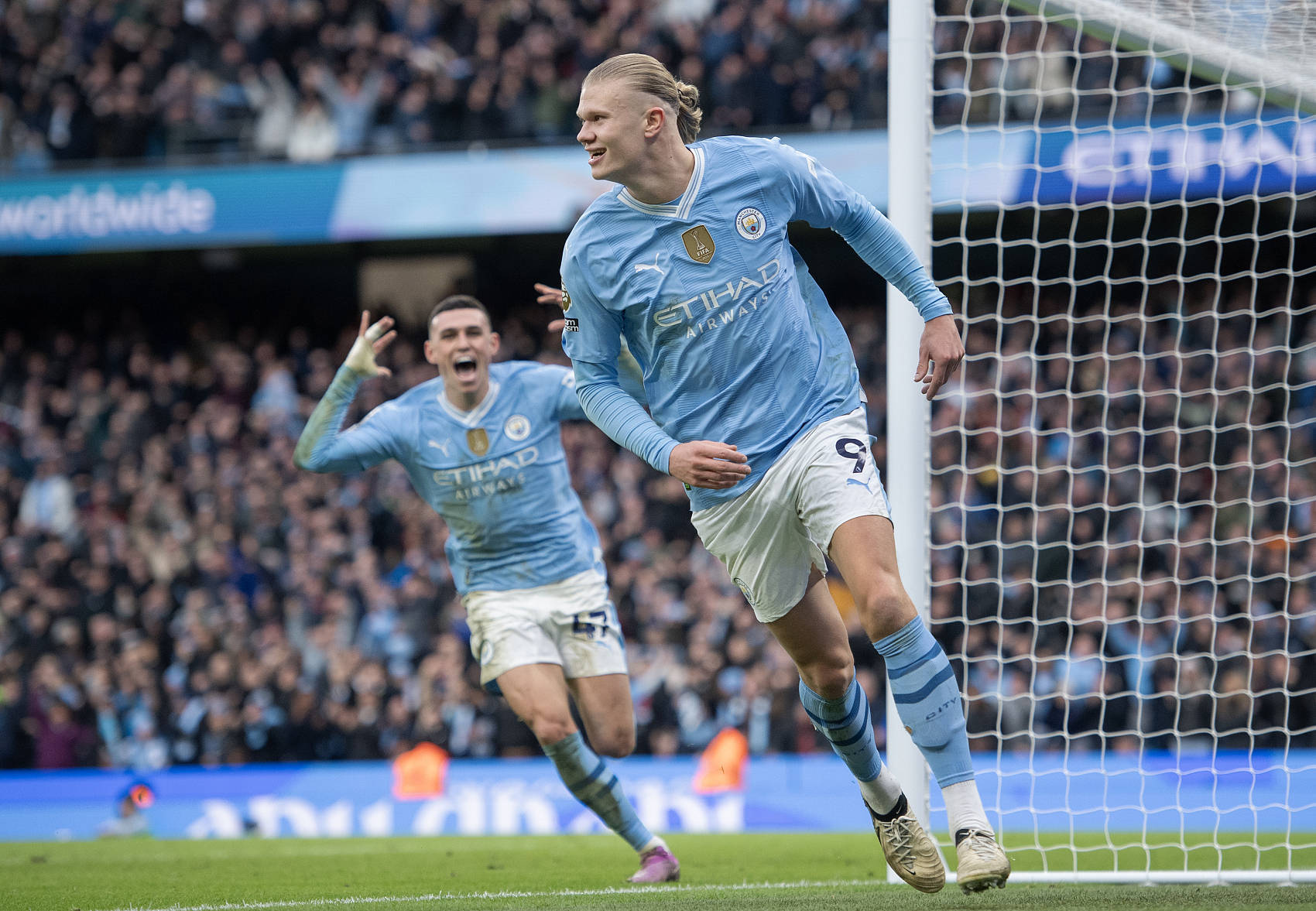 包含波兰横扫曼城，福登统治全场的词条