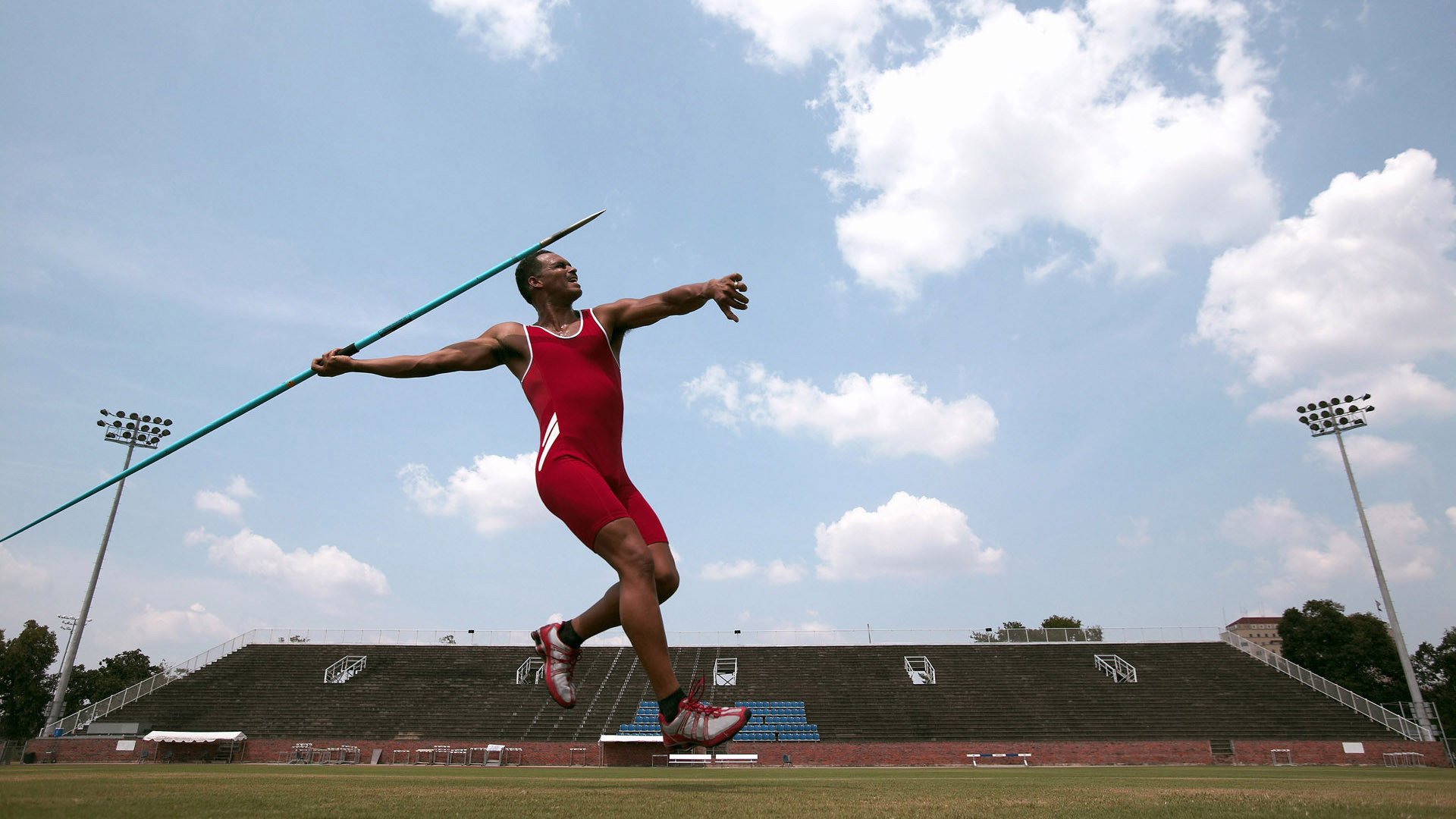 当黄绿战袍遇见纯白传奇，一场时空交错的绿茵史诗